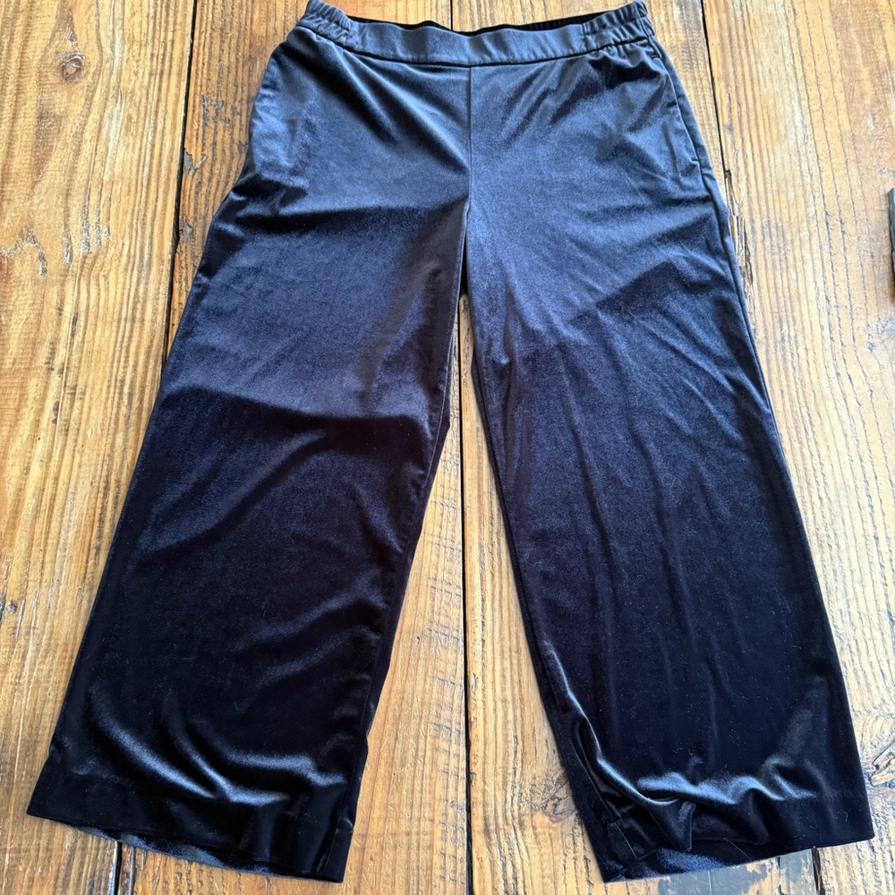 Old Navy Black Velvet Wide Leg Cropped Pull-On Pants Medium Stretch